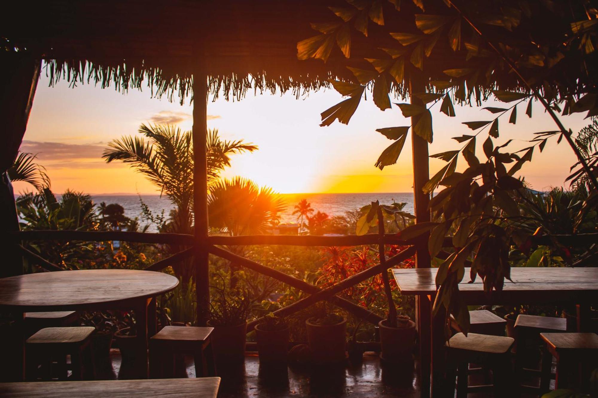 Coucher De Soleil Ambatoloaka  Exterior photo